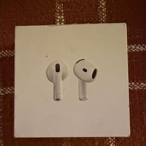 AirPods 4 open box